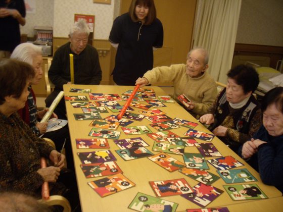 IMGP0744 - 皆さんと福笑い カルタ遊びをしました。