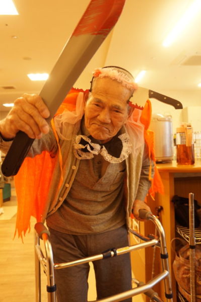 1b156182b86c8e59579ebf5248917b1a 399x600 - ハロウィン仮装