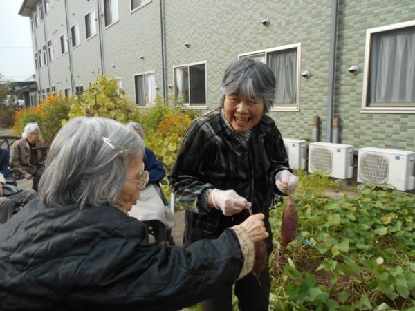 いも掘りをしました!! DSCN4004 1 600x450 - いも掘りをしました!!