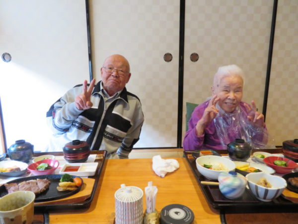 020 600x450 - お楽しみ昼食会