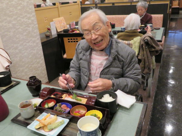 お楽しみ昼食会 027 600x450 - お楽しみ昼食会