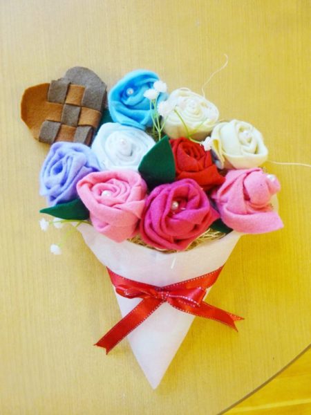DSC09732 01 1 450x600 - 伊賀CHデイ  1月の手芸『バレンタインのブーケ』