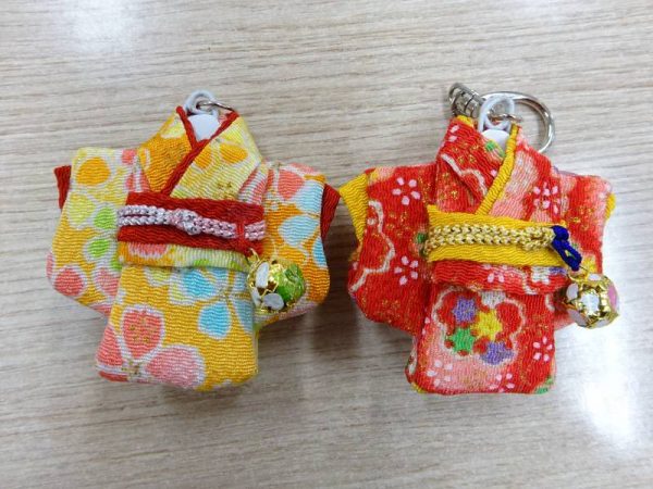 DSC00708 600x450 - 伊賀CHデイ　6月の手芸「着物のキーホルダー」