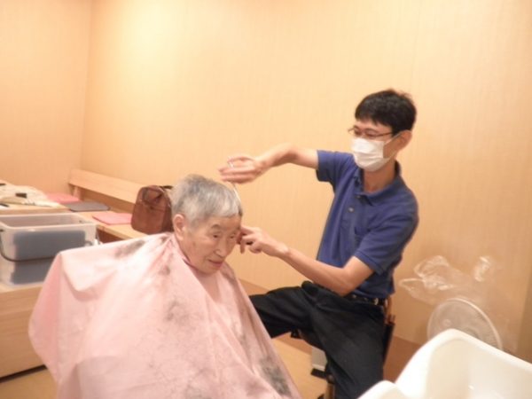 P6150221 600x450 - 訪問理美容再開