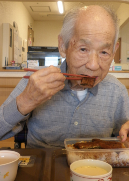 0d40a5e4a645fc6b96e767d64ac0878e 430x600 - お楽しみ昼食🍱