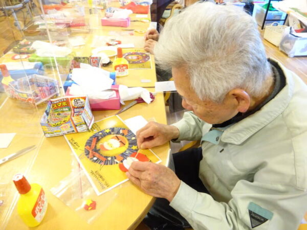 DSC02878 600x450 - 伊賀CHデイ ☆11月の手芸『サンタのリース』