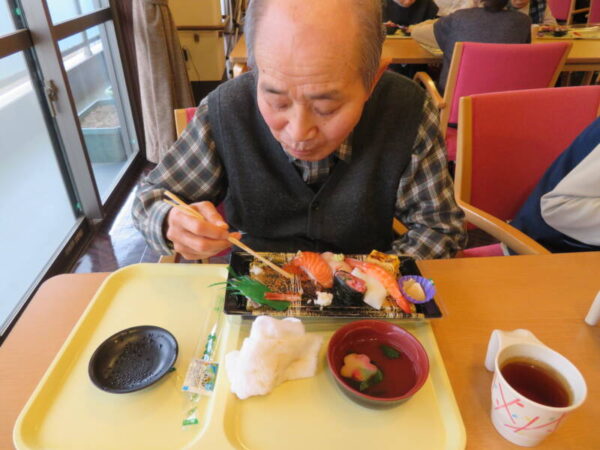 020 5 600x450 - 忘年会✨✨✨✨