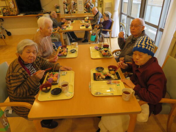 035 4 600x450 - 忘年会✨✨✨✨