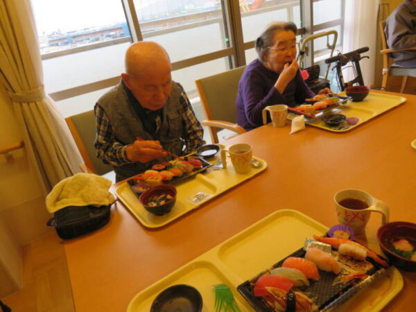 040 4 600x450 - 忘年会✨✨✨✨