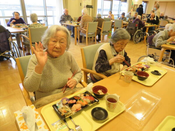 042 3 600x450 - 忘年会✨✨✨✨