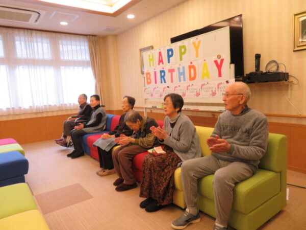 042 600x450 - 🕯11月お誕生日会🕯
