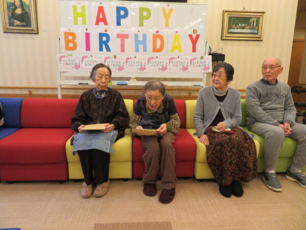 044 600x450 - 🕯11月お誕生日会🕯