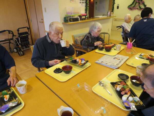 048 4 600x450 - 忘年会✨✨✨✨