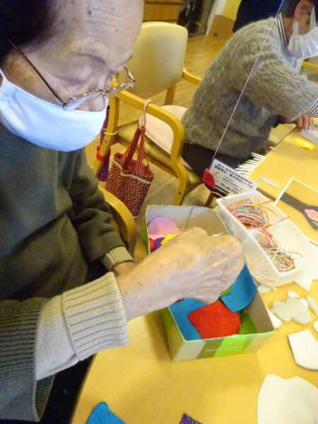 DSC03035 450x600 - 伊賀CHデイ ☆今月の手芸『干支の羽子板』