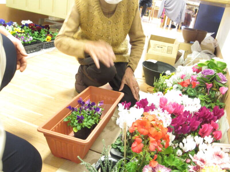 IMG 2991 800x600 - 伊賀CHデイ☆今月の手芸『寄せ植え』