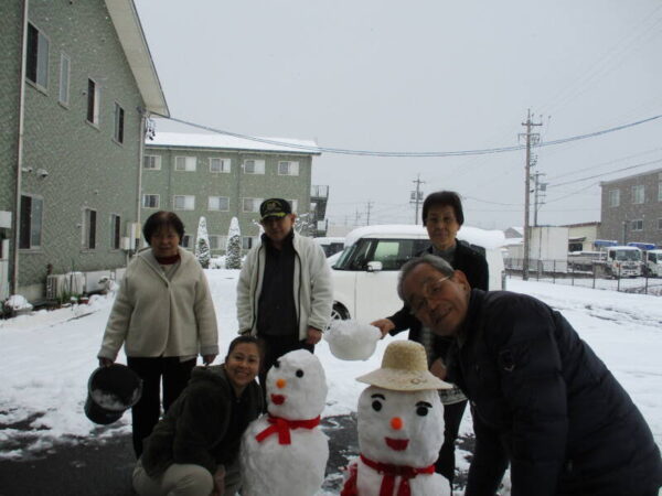 IMG 1564 600x450 - 何十年ぶりに雪だるまを作りました🎶💕
