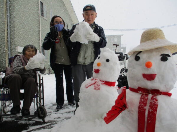 IMG 1587 600x450 - 何十年ぶりに雪だるまを作りました🎶💕