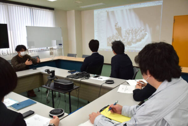 お昼の津市大門に繰り出せ! ―オウンドメディア準備のための第2回ワークショップ(カメラ編) 20230320 001 mini 600x401 - お昼の津市大門に繰り出せ! ―オウンドメディア準備のための第2回ワークショップ(カメラ編)