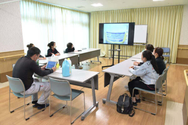 「清掃従事者研修」を実施しています🧹 20230428 001 re 600x401 - 「清掃従事者研修」を実施しています🧹