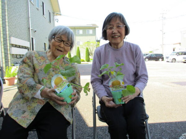 IMG 1952 600x450 - 野菜を植えました.🪴🎶