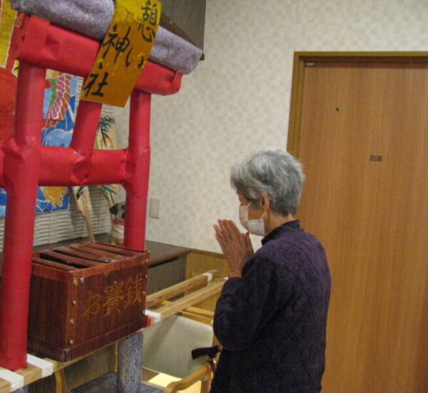 IMG 5124 e1745402813508 600x550 - デイで初詣、その2、祈りを込めて。