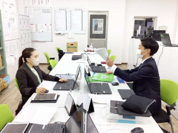 20240222 006 400504 400500 re 600x450 - 対談企画「chao!」　鈴鹿営業所・新開さん&times;川村さん編