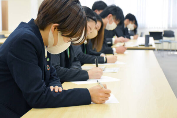 20240228 001 400530 L0600062 L0600063 mini 600x401 - 今年度ラストの新入社員研修＆内定者懇親会