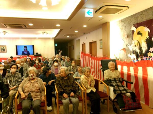 102 0742 600x450 - 敬老祝賀会🏆