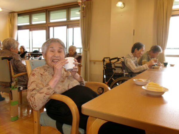 102 0880 600x450 - 9月お誕生日会