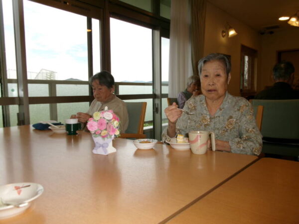 102 0883 600x450 - 9月お誕生日会