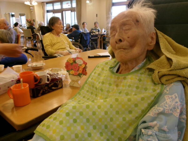 102 0897 600x450 - 9月お誕生日会