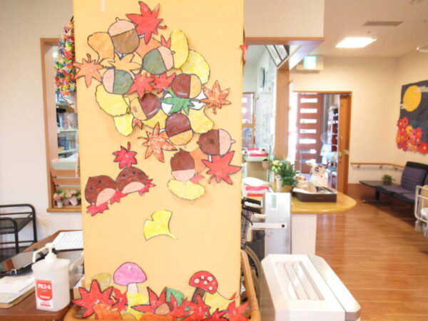 IMG 8834 1 600x450 - 伊賀CHデイ☆10月壁面制作の様子☆