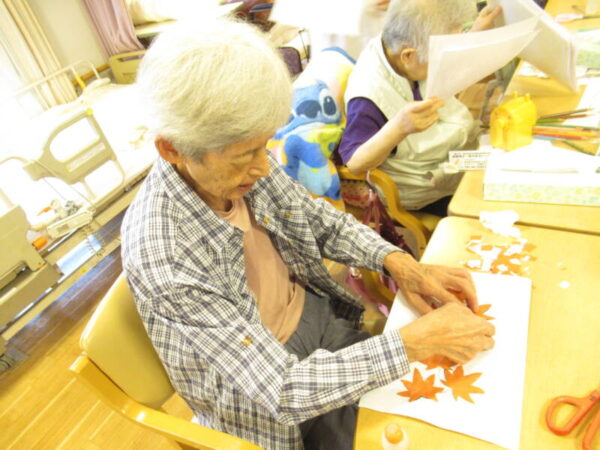 IMG 8875 600x450 - 伊賀CHデイ☆10月壁面制作の様子☆