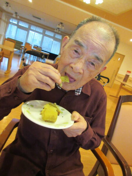 IMG 2248 450x600 - いもほり＆焼き芋パーティーを行いました！！