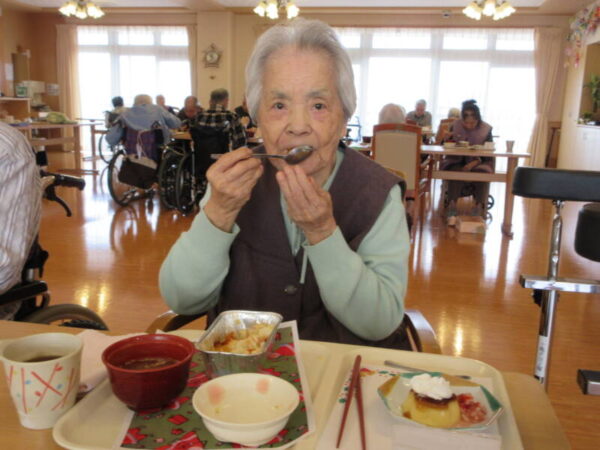 IMG 2705 1 600x450 - 2024年　鴻之台CHクリスマス会