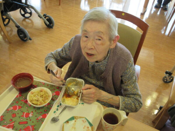 IMG 2706 1 600x450 - 2024年　鴻之台CHクリスマス会