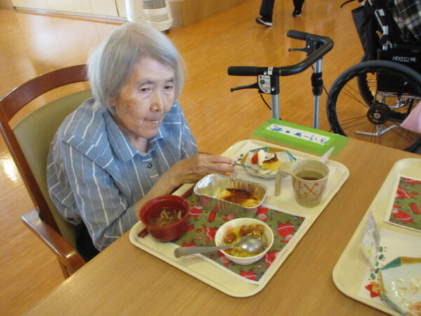 IMG 2708 1 600x450 - 2024年　鴻之台CHクリスマス会