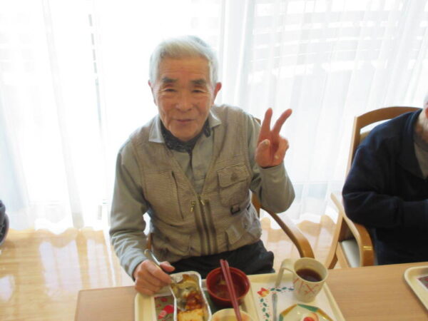 IMG 2711 1 600x450 - 2024年　鴻之台CHクリスマス会