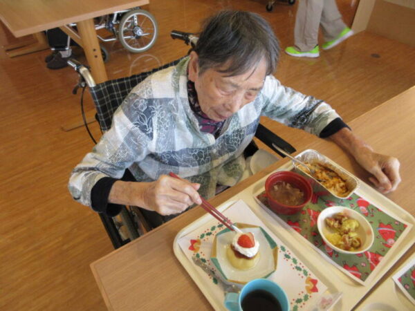 IMG 2717 1 600x450 - 2024年　鴻之台CHクリスマス会