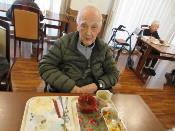 IMG 2724 1 600x450 - 2024年　鴻之台CHクリスマス会