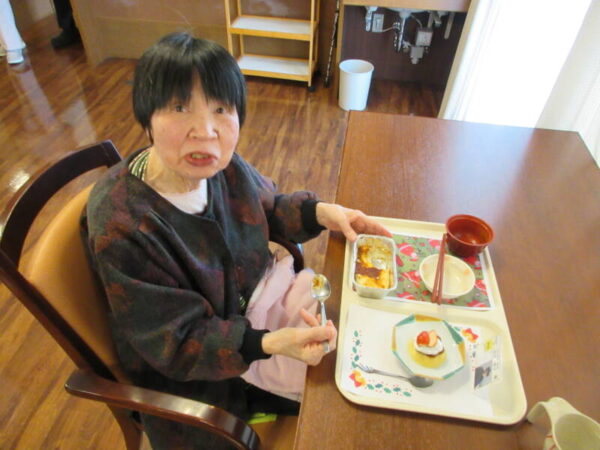 IMG 2727 1 600x450 - 2024年　鴻之台CHクリスマス会