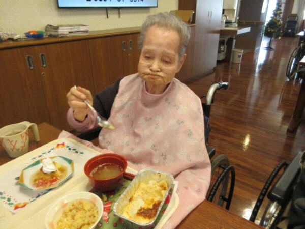IMG 2731 1 600x450 - 2024年　鴻之台CHクリスマス会