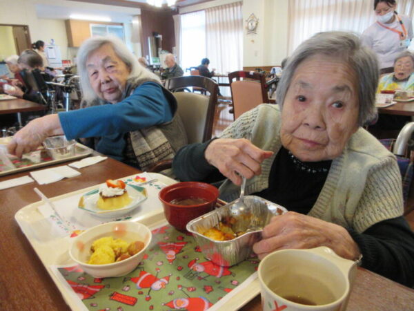 IMG 2738 1 600x450 - 2024年　鴻之台CHクリスマス会