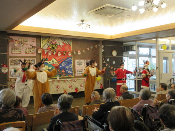 IMG 2775 1 600x450 - 2024年　鴻之台CHクリスマス会