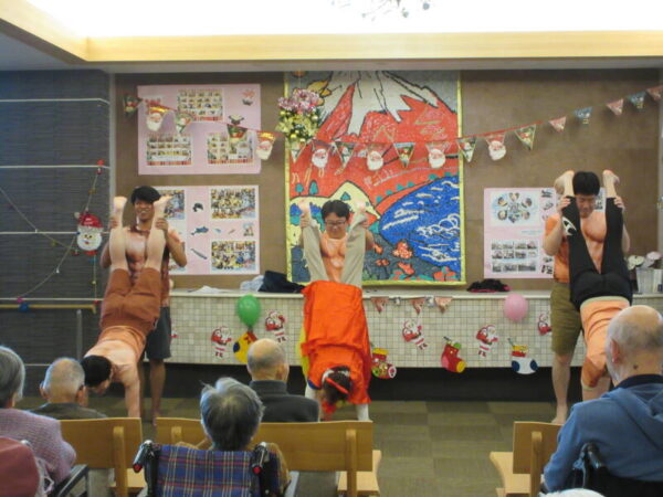 IMG 2821 1 600x450 - 2024年　鴻之台CHクリスマス会
