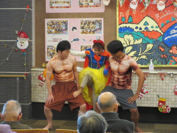 IMG 2823 1 600x450 - 2024年　鴻之台CHクリスマス会