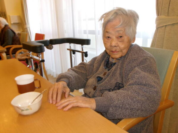 102 2443 600x450 - 1月お誕生日会🎂