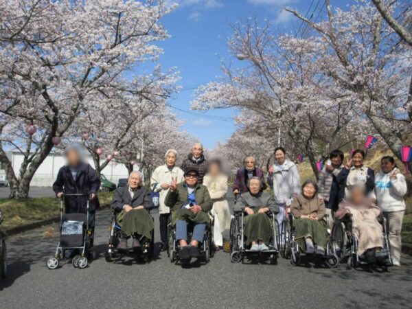 5629bb19634fdcf00609ff9a8b7e1b3a 600x450 - お花見ツアー