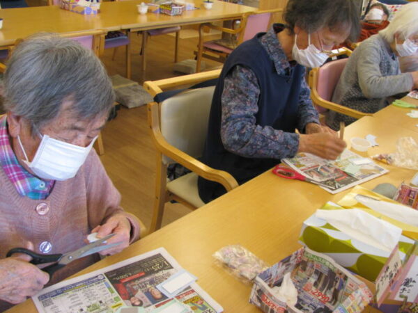 IMG 8803 600x450 - こつこつと手先の作業中✋制作活動のご様子