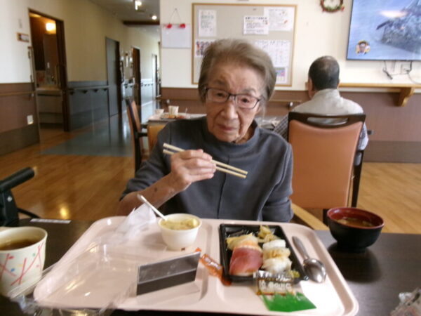 103 0753 600x450 - お寿司レク🍣